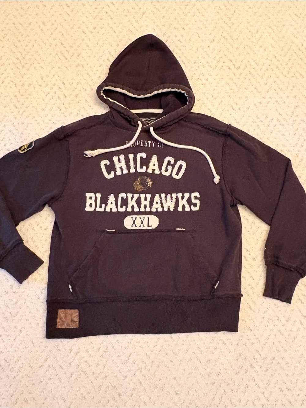 Chicago Blackhawks Pullover Hoodie Size M Distressed Old Time Throwback Hockey